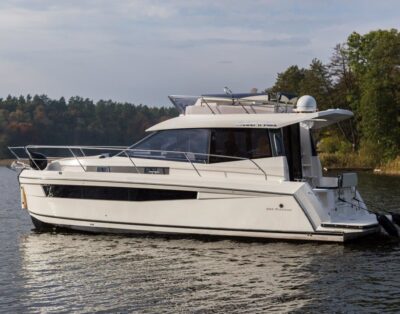 Platinum 989 Flybridge