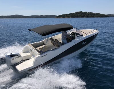 Quicksilver 755 Sundeck