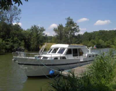 Les Canalous Linssen Yacht 36