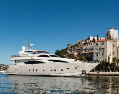 Sunseeker Yacht 105